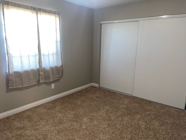 Building Photo - Modern Living in California City