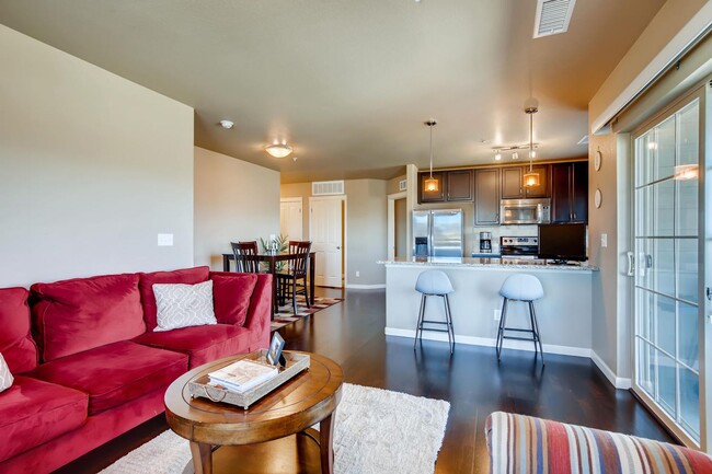 Building Photo - Evolve Real Estate: Beautiful 2 bedroom Pl...