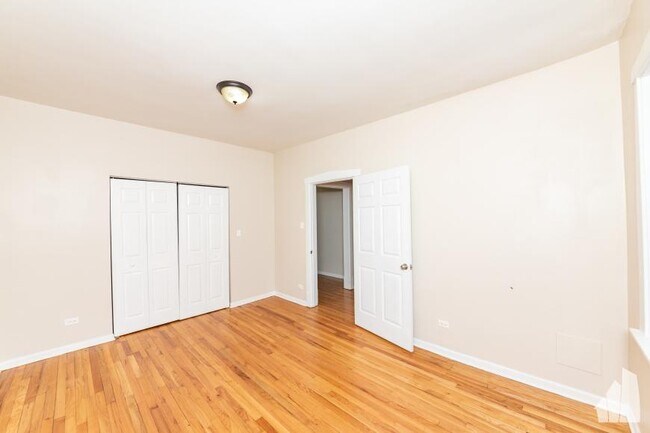 Building Photo - 2 bedroom in Chicago IL 60625