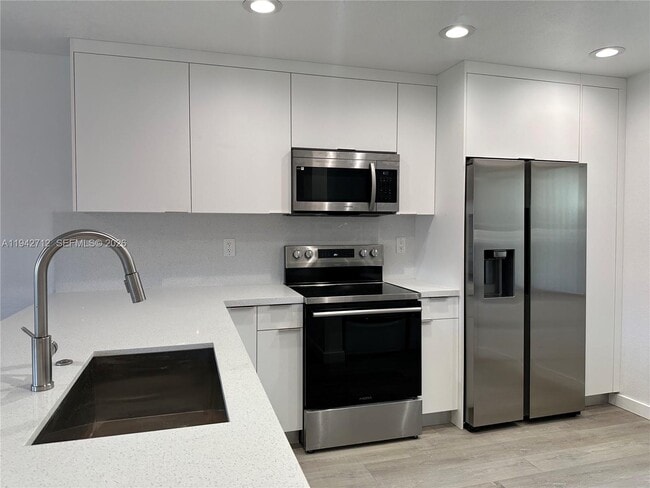 Building Photo - 322 NE 3rd St