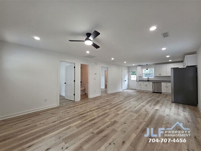 Building Photo - Brand New Construction 2 Bed/ 2 Bath Home in New London!