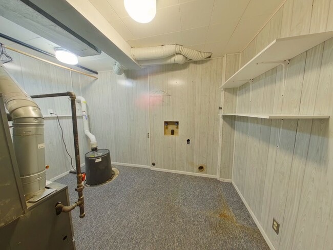 Building Photo - 3 Bedroom Home