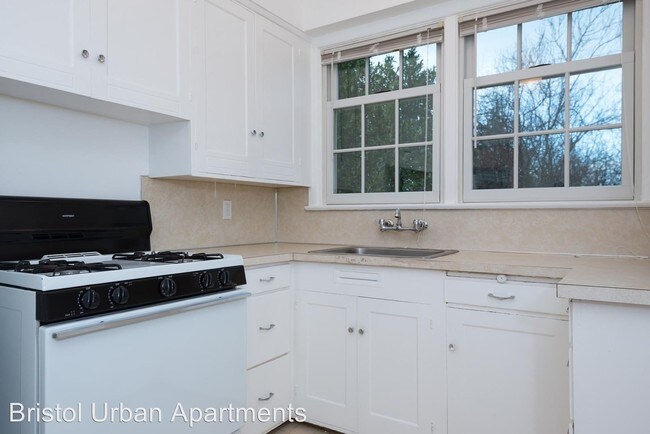 Building Photo - 5520 NE Sandycrest Terrace