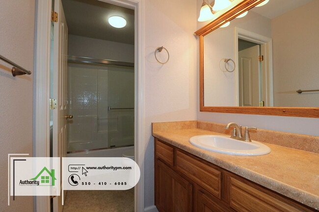 Building Photo - 1883 Yahi Ln