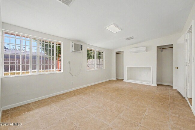Building Photo - 6138 N 15th Ave