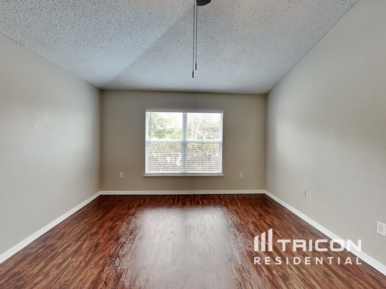 Building Photo - 9297 Oak Grove St