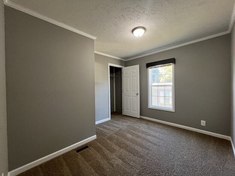 Building Photo - 126 E Sourwood Dr