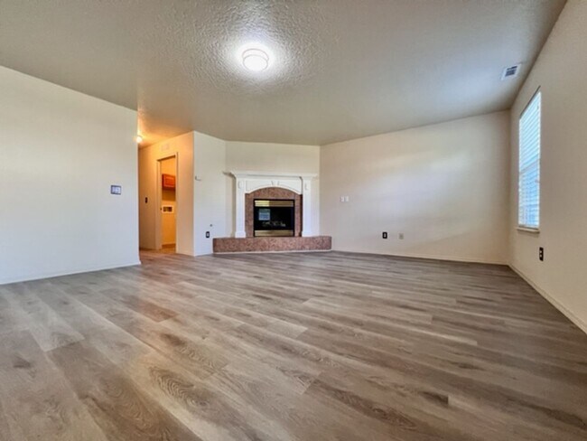 Building Photo - 4448 N Heritage Wds Wy