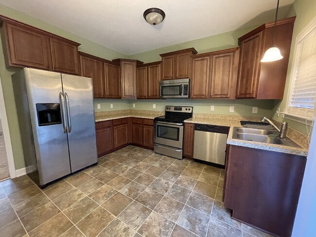 Building Photo - ADORABLE 3 BR, 2 BA HOME IN PLANTATION POINT! *SPRING CREEK SCHOOL DISTRICT*