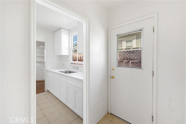 Building Photo - 1367 N Mentor Ave