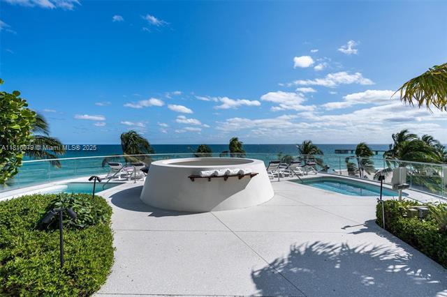 Building Photo - 16901 Collins Ave