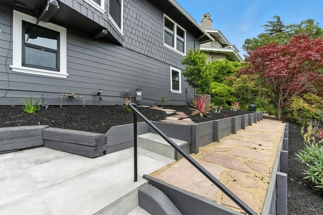 Building Photo - 5020 Golden Gate Ave