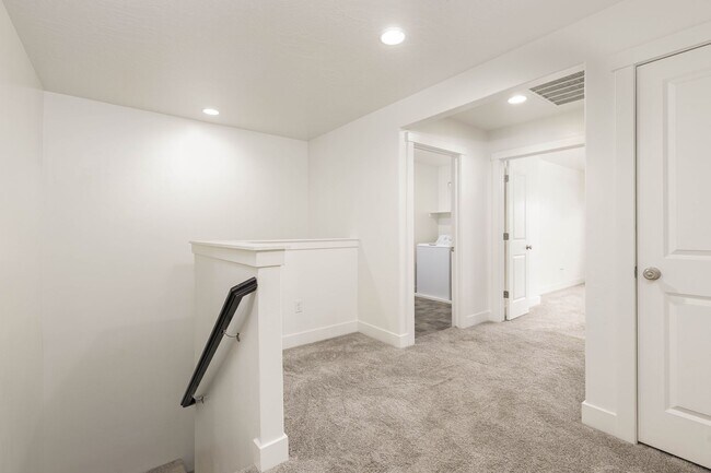 Building Photo - Beautiful Desert Canyon 4 Bedroom / 2.5 Bathroom / 2 Car Garage available NOW