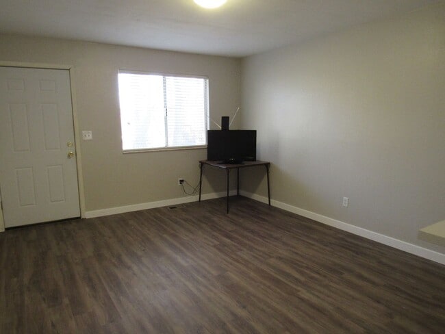 Building Photo - Ranch Style Townhome in convenient location