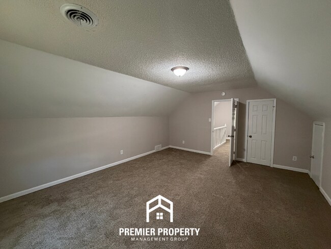 Building Photo - 3875 Earlynn Dr