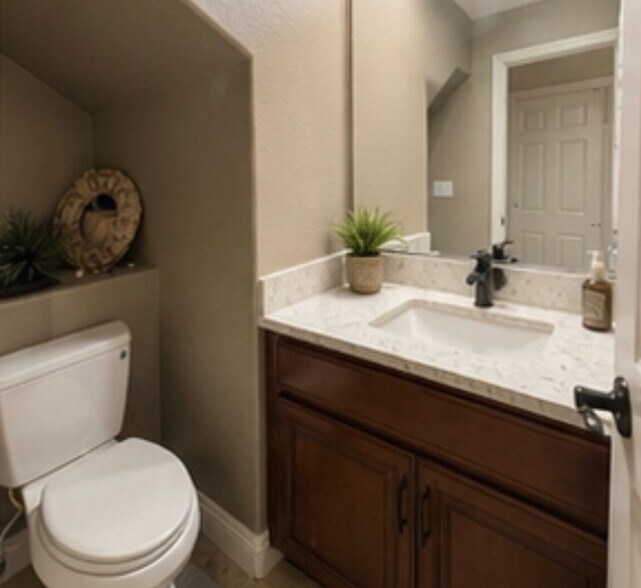 Building Photo - 9837 Bobbell Dr