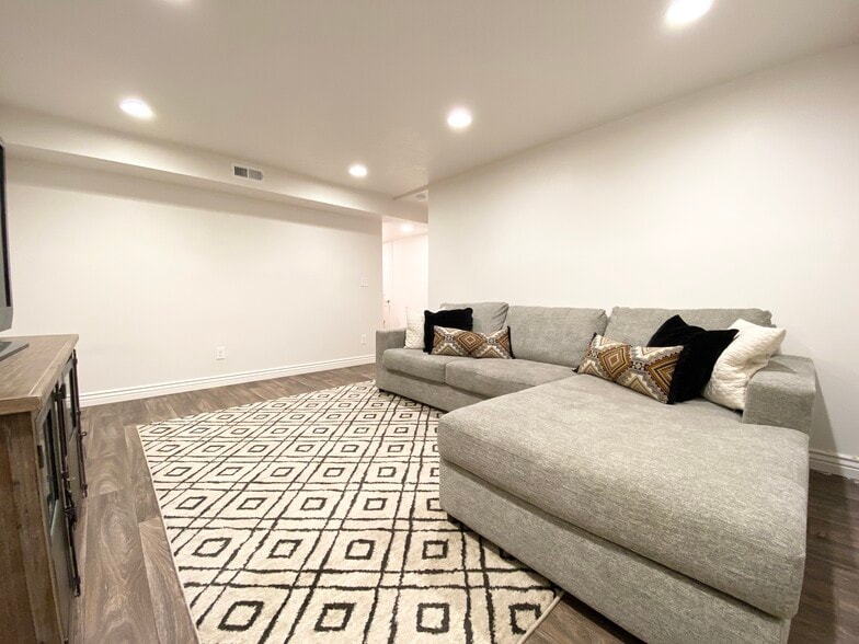 Building Photo - 7178 S 420 E