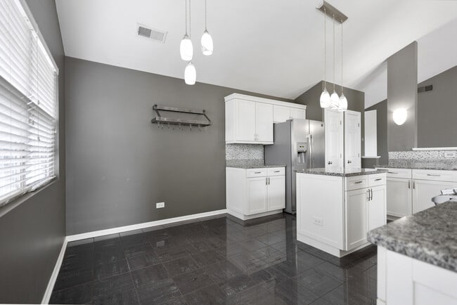 Building Photo - 609 Esla Ct