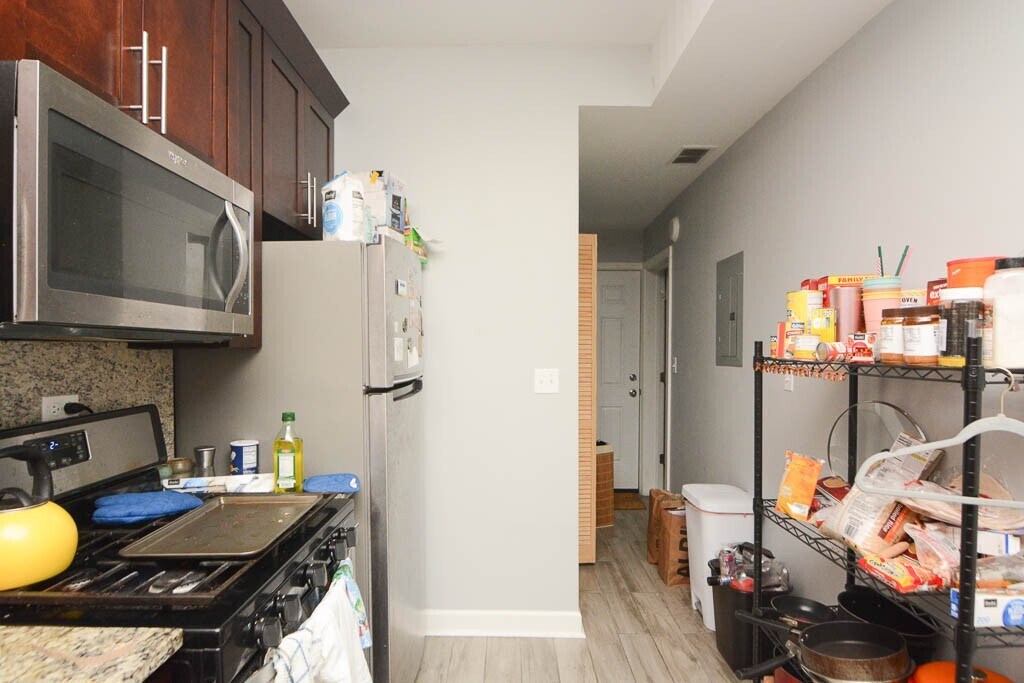 Building Photo - 3751 W Diversey Ave