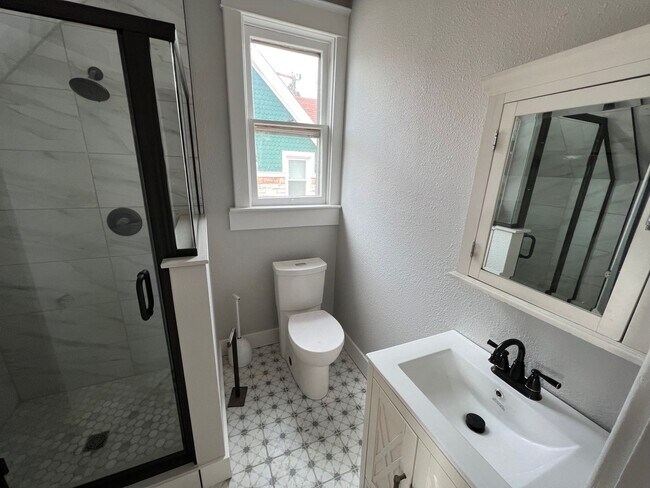 Primary Photo - 217 E Oak St