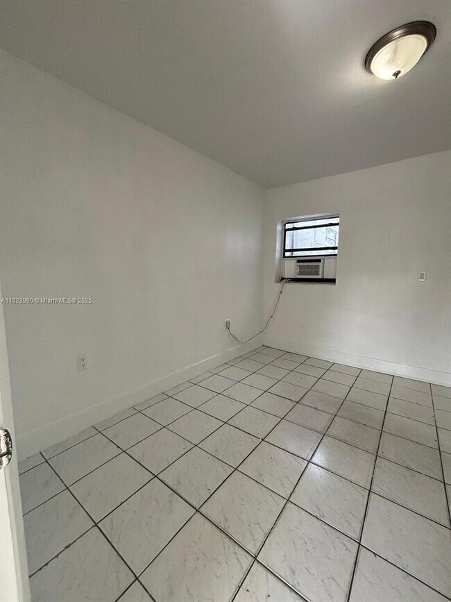 Building Photo - 1660 SW 24th Ave