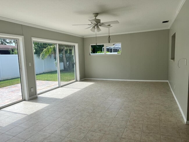 Building Photo - 4220 49th Ave S