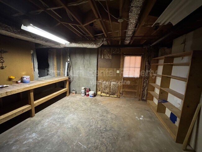 Building Photo - 4007 Shady Cir NW