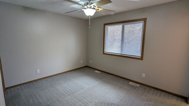 Building Photo - 3-bedroom raised ranch with finished basement and great flow