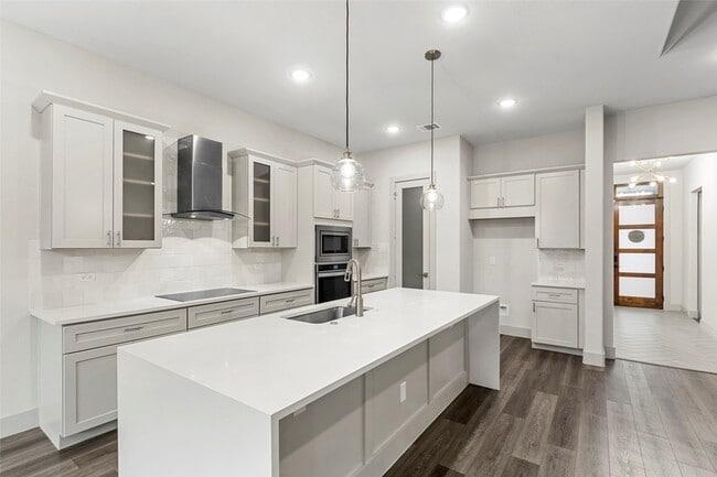 Building Photo - 2089 Abela Dr