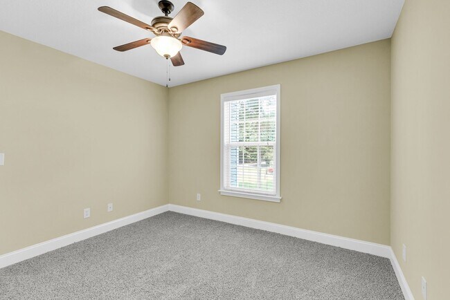 Building Photo - 4 Bedroom 2.5 Bathroom single family home ...