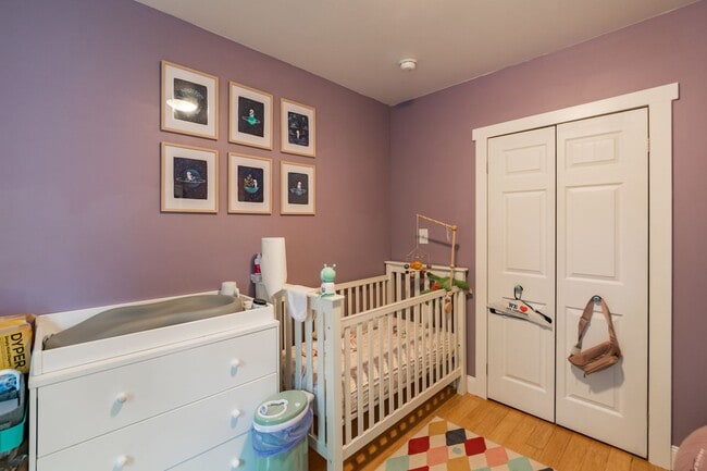 Building Photo - Two Bed East Kensington Townhouse