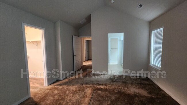 Building Photo - 340 Fox Ln