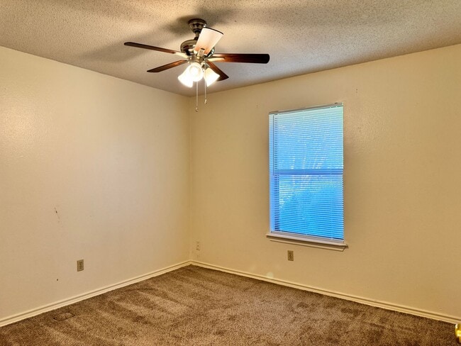 Building Photo - 3244 Stoneridge Dr