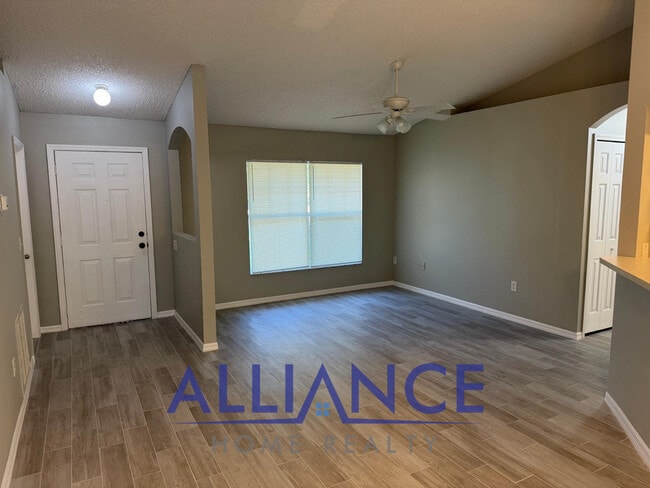 Building Photo - 546 Lancaster Ave