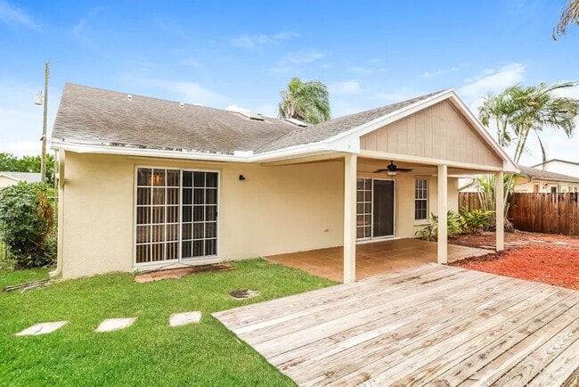 Building Photo - 6066 Ungerer St