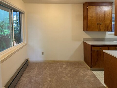 Building Photo - 922 10th Ave E