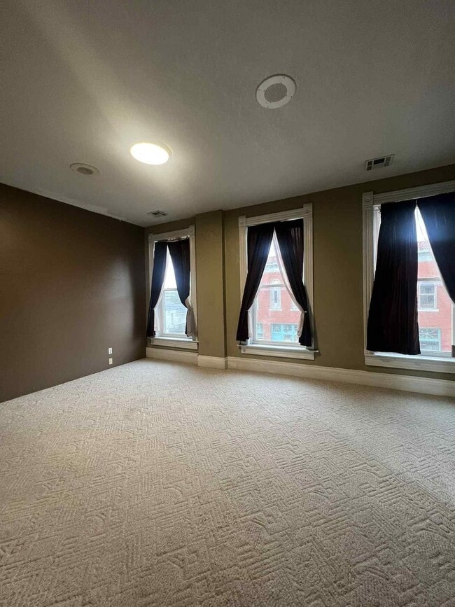 Building Photo - Spacious Loft Living in the Heart of Galen...