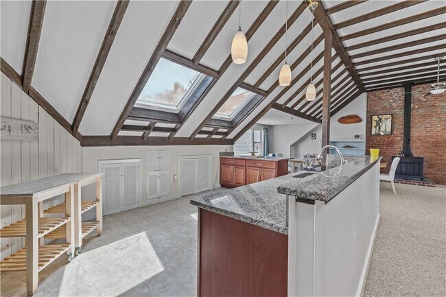 Building Photo - 167 Coggeshall Ave