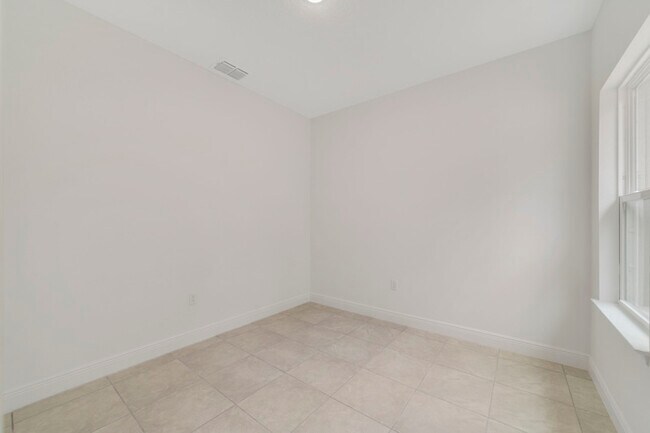 Building Photo - 10616 N Didiscus Dr