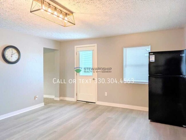 Building Photo - 15265 Lincoln Way W