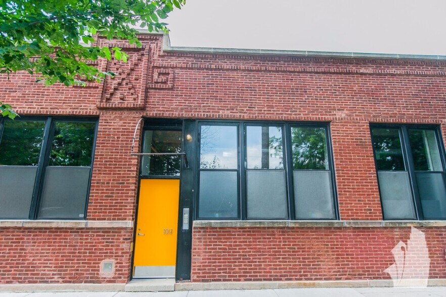 Building Photo - 3312 N Ravenswood Ave