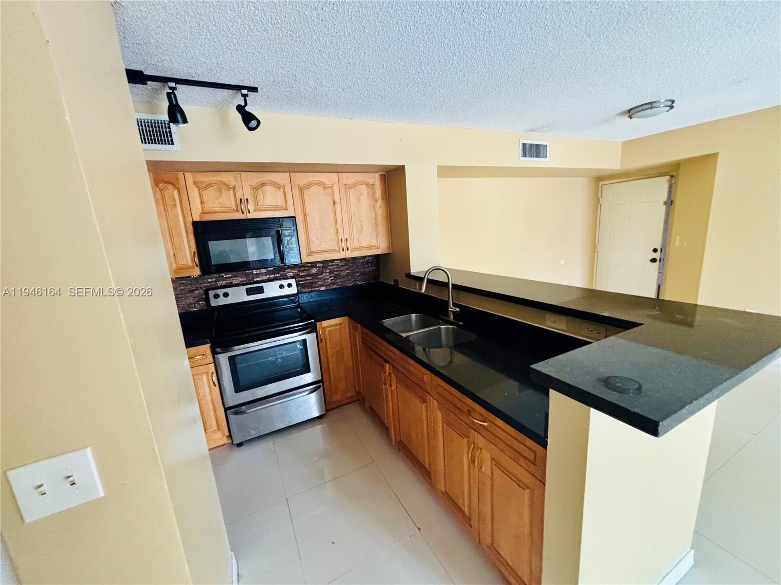 Building Photo - 777 SW 111th Way