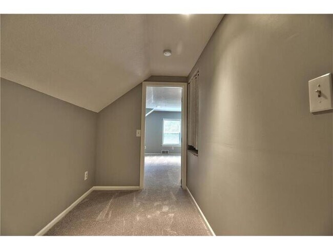 Building Photo - Beautiful Waldo Property - First Floor Living
