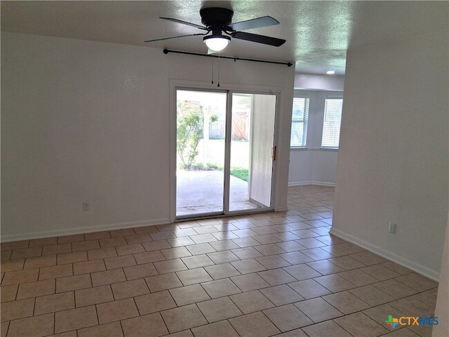 Building Photo - 418 Cottonwood Dr