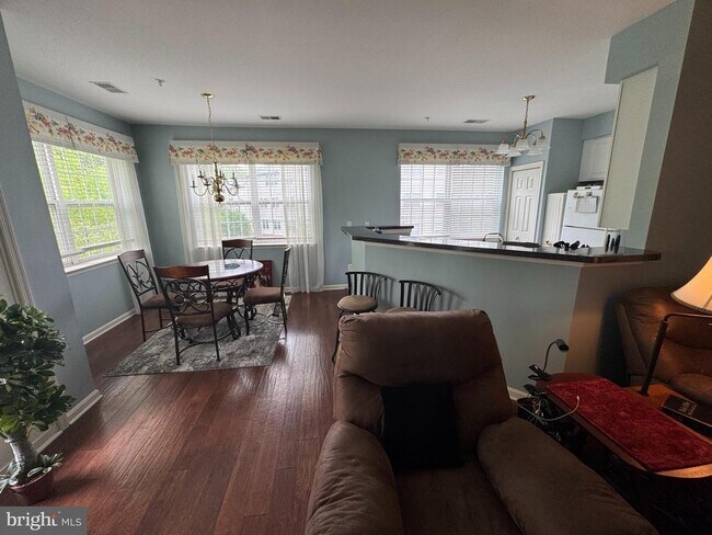 Building Photo - 2604 Chapel Lake Dr