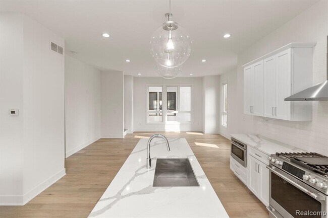 Building Photo - 2037 11th St