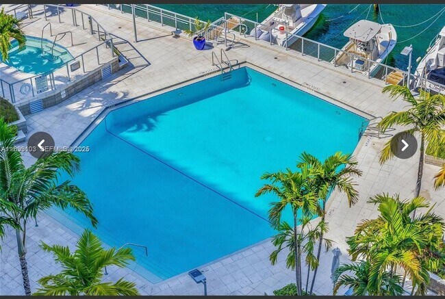 Building Photo - 800 West Ave