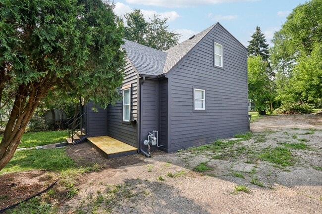Building Photo - 732 Warrior Dr