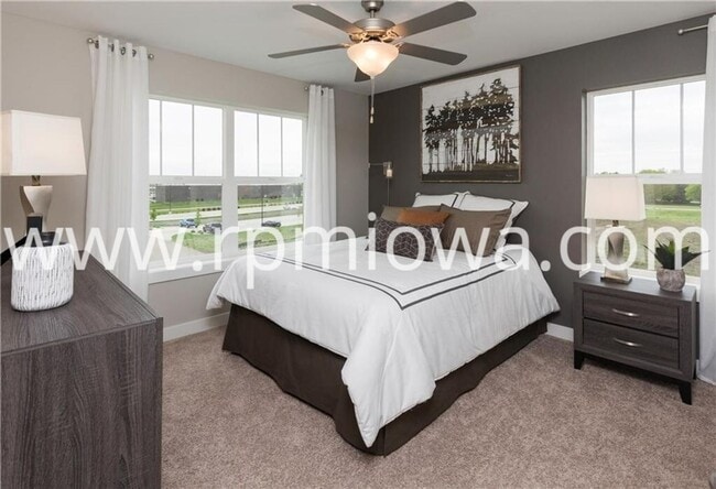Building Photo - UPDATED!! 2 Bedroom, 2.5 Bath Townhome in Ankeny