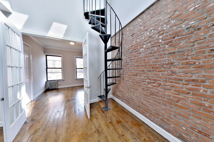 Primary Photo - 206 E 83rd St